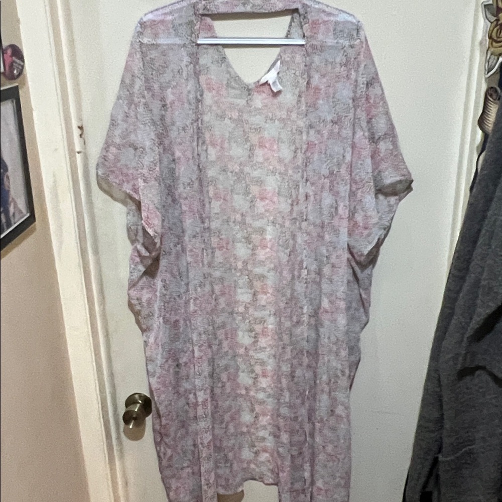 LC Lauren Conrad Pink and Gray Floral Kimono